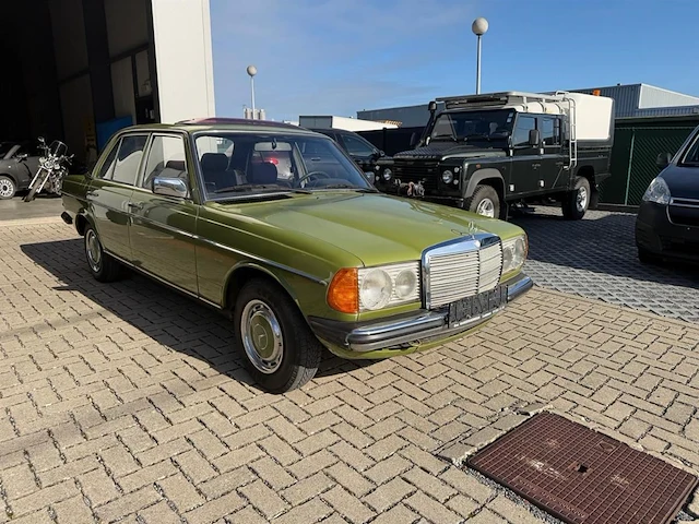 Mercedes w 200, 1981 - afbeelding 1 van  30