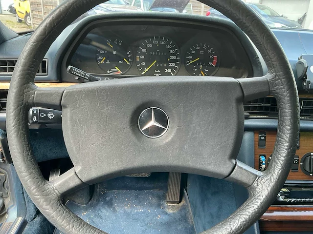 Mercedes w126 380se oldtimer - afbeelding 14 van  27