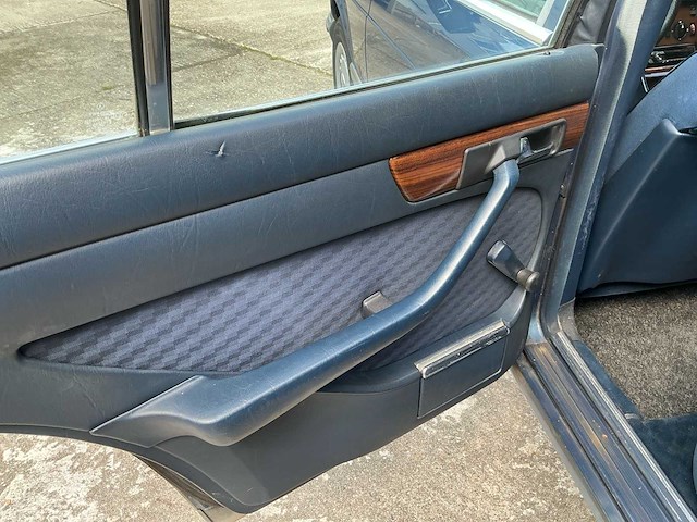 Mercedes w126 380se oldtimer - afbeelding 11 van  27