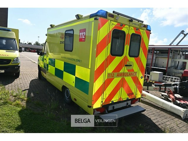 Mercedes ziekenwagen - afbeelding 9 van  21