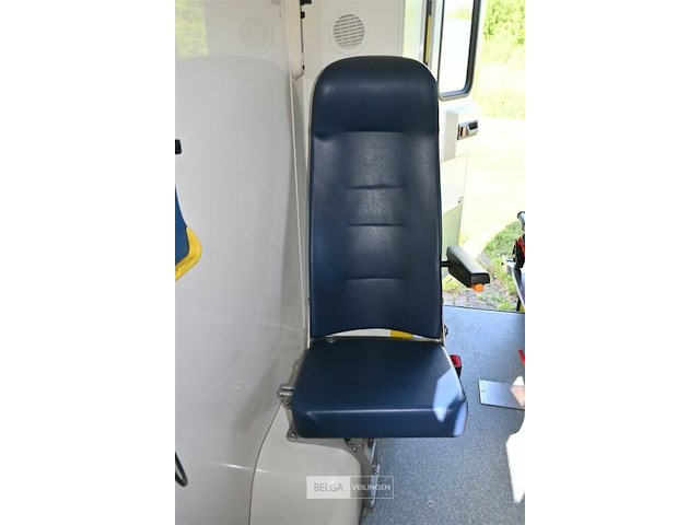 Mercedes ziekenwagen - afbeelding 16 van  21