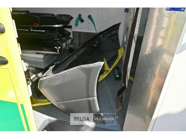 Mercedes ziekenwagen - afbeelding 17 van  21