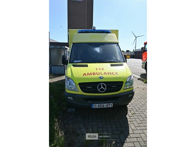 Mercedes ziekenwagen - afbeelding 2 van  17