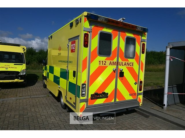 Mercedes ziekenwagen - afbeelding 4 van  17