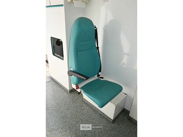 Mercedes ziekenwagen - afbeelding 11 van  17