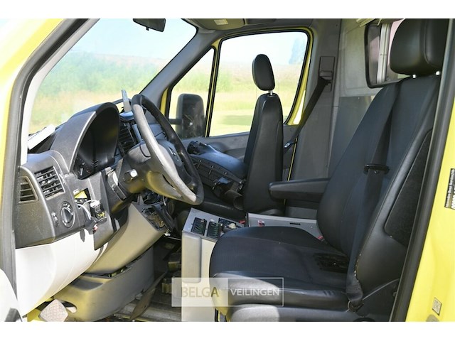 Mercedes ziekenwagen - afbeelding 16 van  17