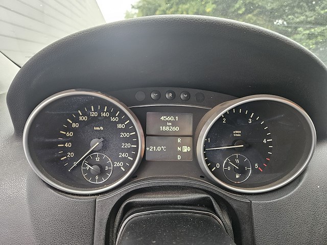 Mercedesml300 cdi - afbeelding 16 van  18