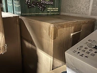 Merchandisegoederen met metalen rek - afbeelding 21 van  48