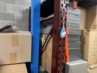 Merchandisegoederen met metalen rek - afbeelding 28 van  48