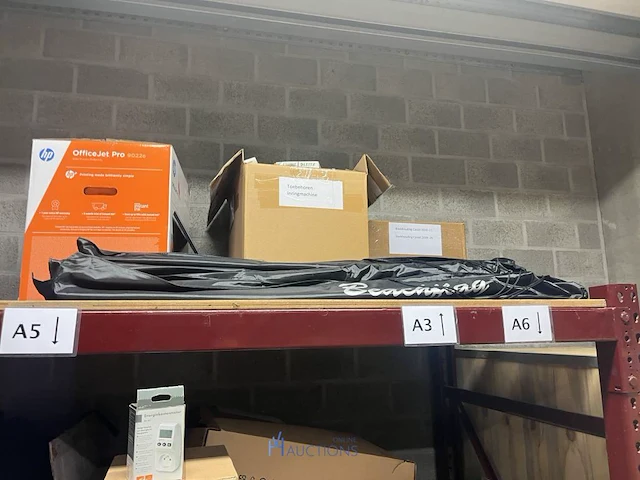 Merchandisegoederen met metalen rek - afbeelding 38 van  48