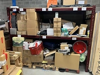 Merchandisegoederen met metalen rek - afbeelding 44 van  48