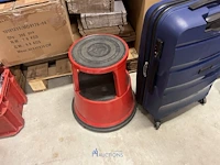 Merchandisegoederen met metalen rek - afbeelding 9 van  48