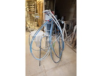 Merk en model van airless verfspuit zijn onleesbaar - afbeelding 1 van  10