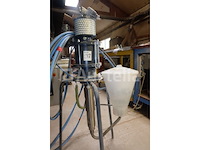 Merk en model van airless verfspuit zijn onleesbaar - afbeelding 3 van  10