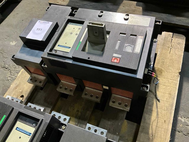 Merlin gerin compact cm2500n vermogensautomaat - afbeelding 1 van  4