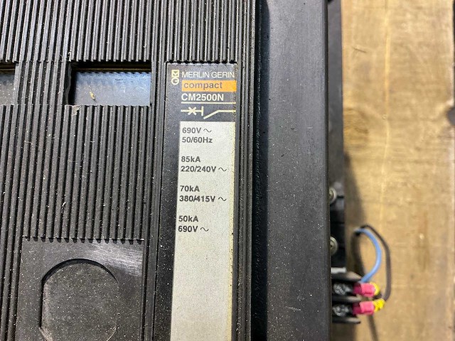 Merlin gerin compact cm2500n vermogensautomaat - afbeelding 3 van  4