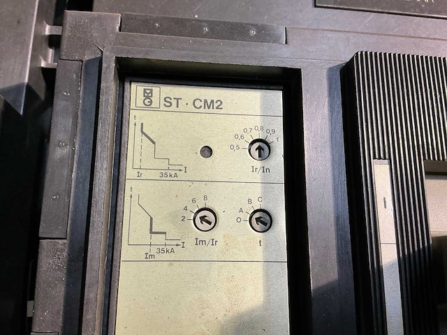 Merlin gerin compact cm2500n vermogensautomaat - afbeelding 5 van  5