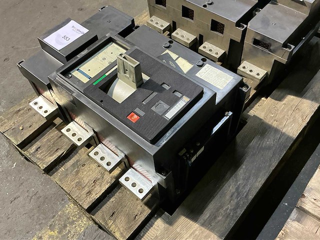 Merlin gerin compact cm2500n vermogensautomaat - afbeelding 3 van  6