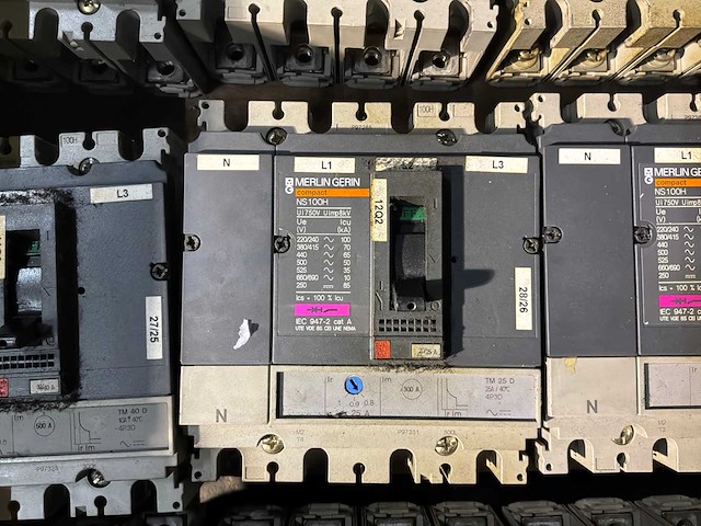 Merlin gerin compact vermogensschakelaar (16x) - afbeelding 2 van  4