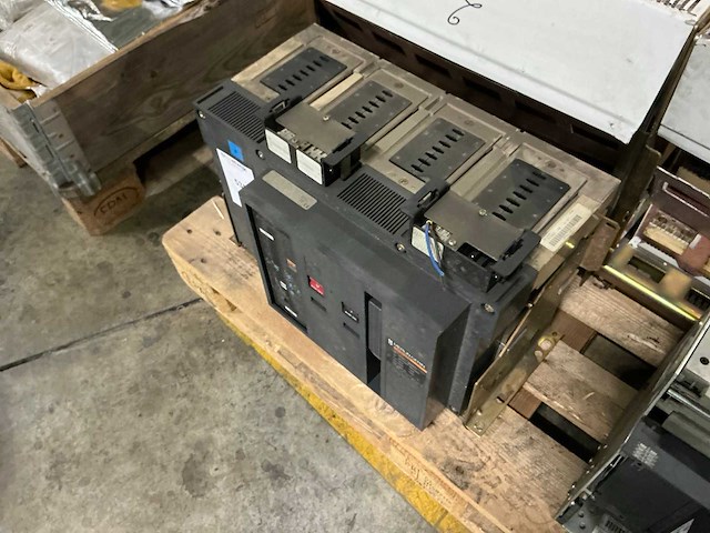 Merlin gerin m32h1 stroomonderbreker - afbeelding 3 van  4