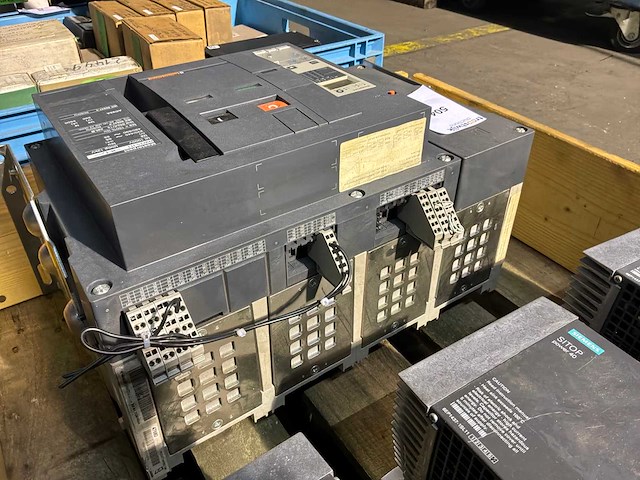 Merlin gerin masterpact nw25 h1 vermogensschakelaar - afbeelding 4 van  5