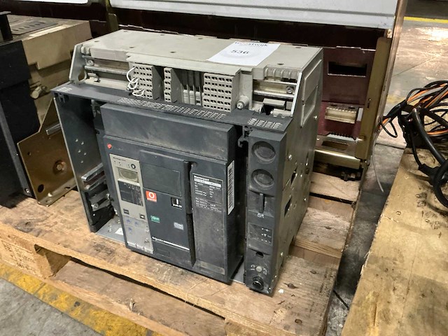 Merlin gerin nt10h2 stroomonderbreker - afbeelding 2 van  4