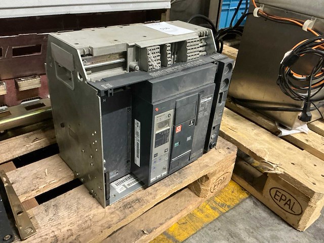 Merlin gerin nt10h2 stroomonderbreker - afbeelding 3 van  4