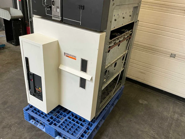 Merlin gerin sm6 spanningsschakelinstallatie - afbeelding 3 van  9