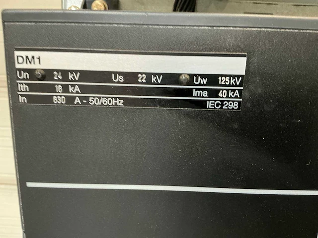 Merlin gerin sm6 spanningsschakelinstallatie - afbeelding 6 van  9