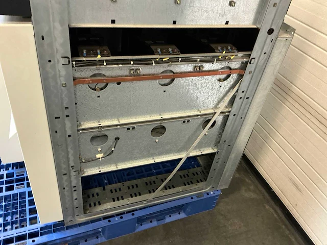 Merlin gerin sm6 spanningsschakelinstallatie - afbeelding 8 van  9