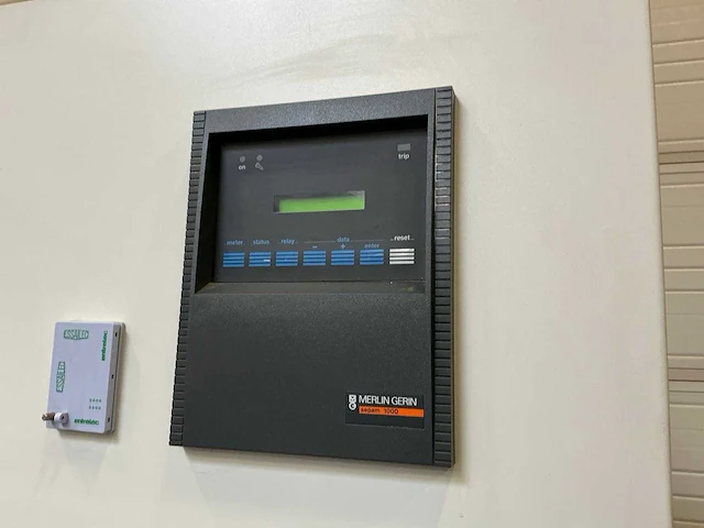 Merlin gerin sm6 spanningsschakelinstallatie - afbeelding 2 van  14