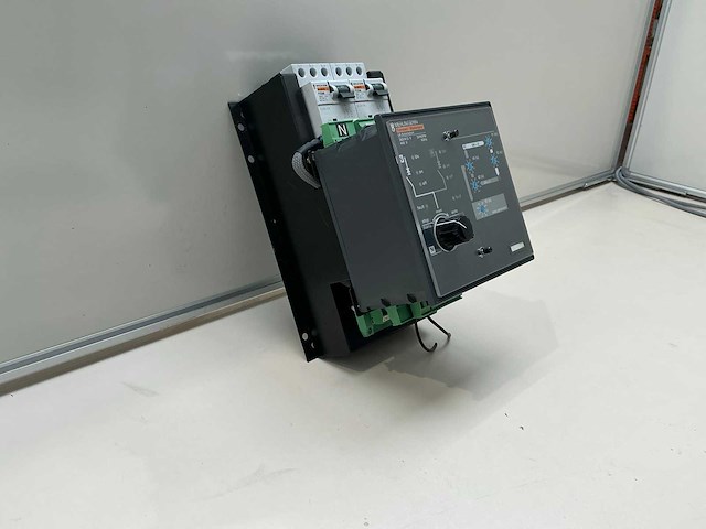 Merlin gerin ua automatism controller - afbeelding 1 van  3