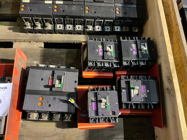 Merlin gerin vermogensautomaat (14x) - afbeelding 4 van  10