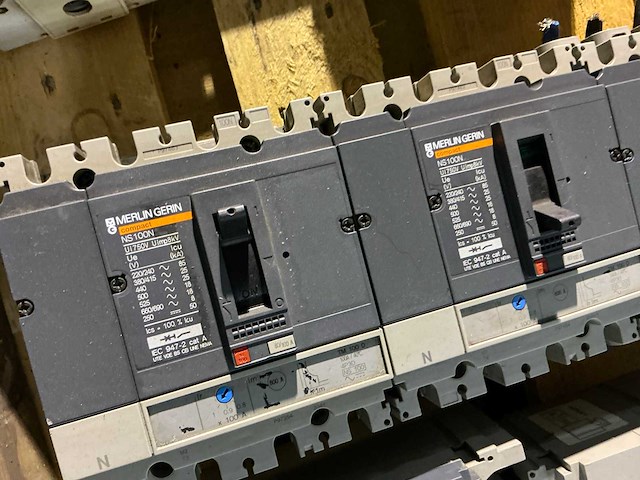 Merlin gerin vermogensautomaat (7x) - afbeelding 2 van  5