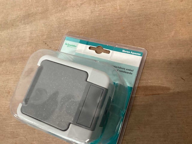 Merten aquastar wandcontactdoos spatwaterdicht (25x) - afbeelding 4 van  5