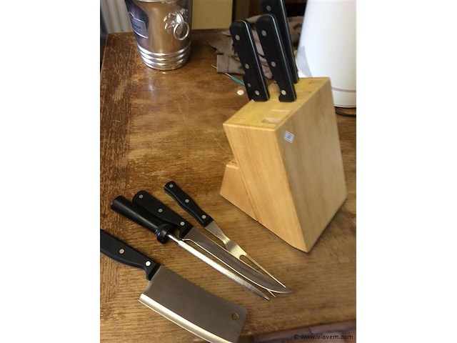 Messenblok met diverse messen ( niet compleet ) - afbeelding 1 van  3