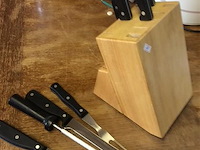 Messenblok met diverse messen ( niet compleet ) - afbeelding 1 van  3