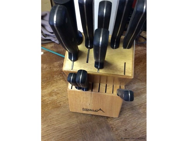 Messenblok met diverse messen ( niet compleet ) - afbeelding 3 van  3