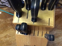 Messenblok met diverse messen ( niet compleet ) - afbeelding 3 van  3