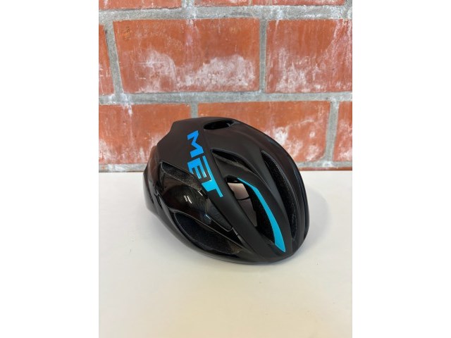 Met helm - afbeelding 1 van  3