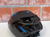 Met helm - afbeelding 2 van  3