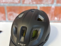 Met helm - afbeelding 1 van  3