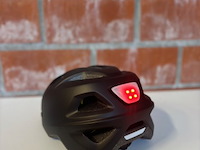 Met helm - afbeelding 2 van  3