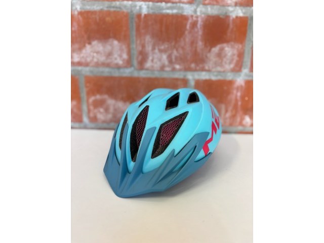 Met helm - afbeelding 1 van  3