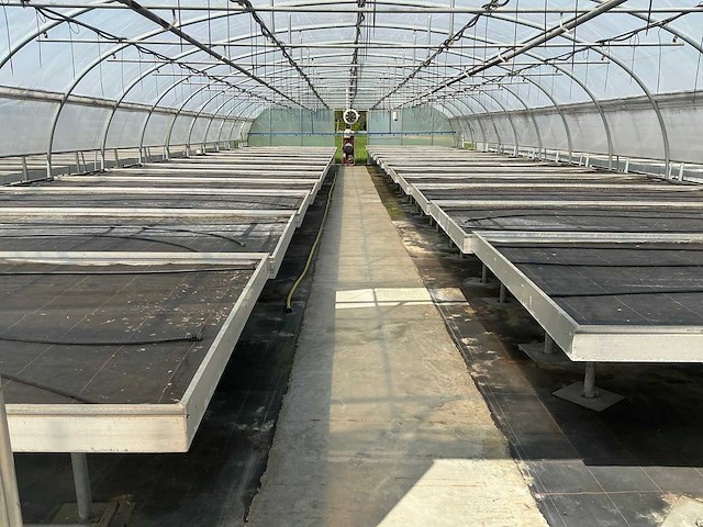 Met watersproeisysteem kweektafel (26x) - afbeelding 1 van  5