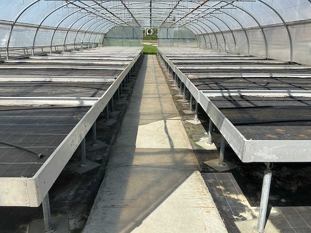 Met watersproeisysteem kweektafel (28x) - afbeelding 1 van  4