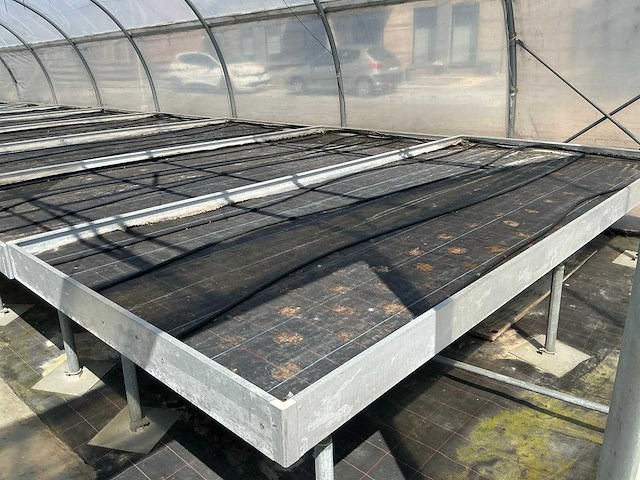 Met watersproeisysteem kweektafel (28x) - afbeelding 2 van  4
