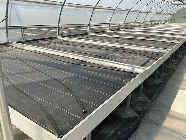 Met watersproeisysteem kweektafel (28x) - afbeelding 3 van  4