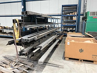 Metaal voorraad in rek - afbeelding 1 van  6