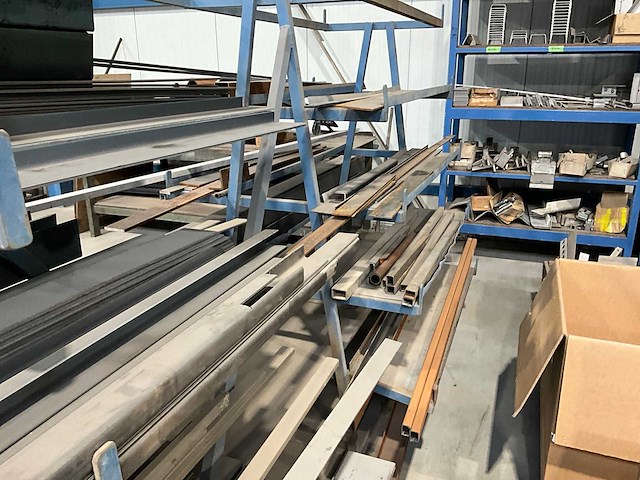 Metaal voorraad in rek - afbeelding 3 van  6